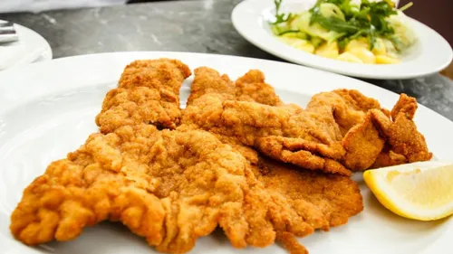 Wiener Küche mit Schnitzel, Wein & Strudel entdecken