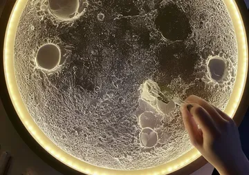 Hand sculpting textured circular surface