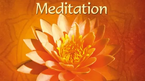 Orange Lotusblume mit dem Text 'Meditation'.