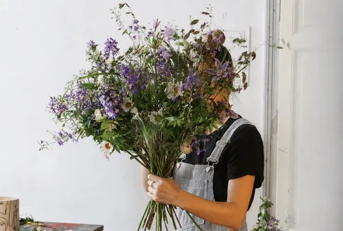 Flower & Clay: Blumenstrauß binden & Töpfern in Düsseldorf