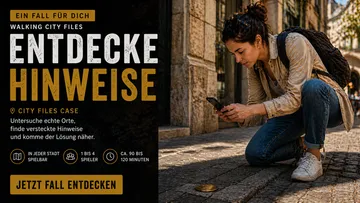 Frau kniet, untersucht Bürgersteig mit Handy.