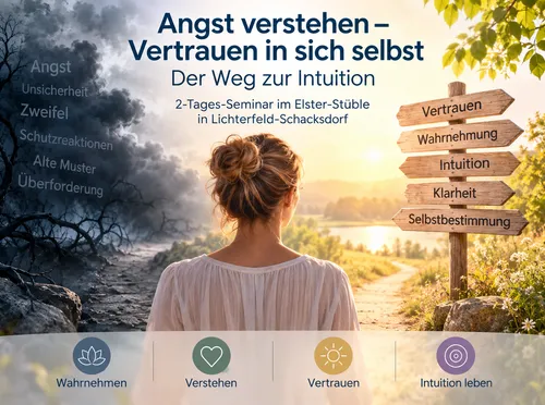 Frau blickt auf Pfad mit Wegweisern.