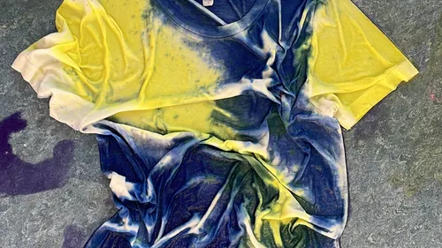 DIY: Kleidung färben im Atelier in Berlin