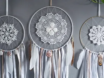 Boho dream catcher craft creative workshop Berlin DIY group event