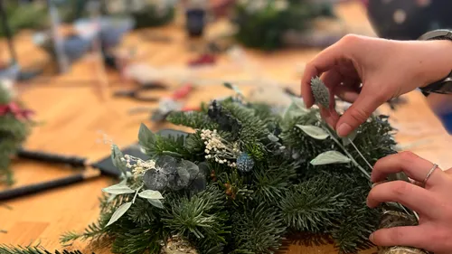 Adventskranz mit Trockenblumen in Hamburg