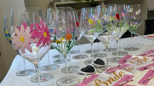 Sip & Paint wine glass painting in Frankfurt