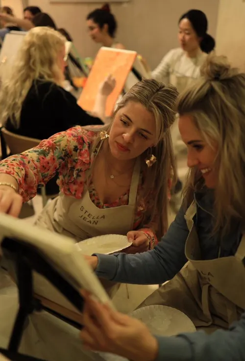 Team event & Christmas party: painting course in Hamburg