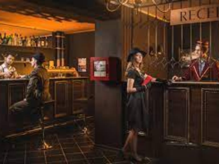 Escape Room in Frankfurt Hotel Noir konfetti