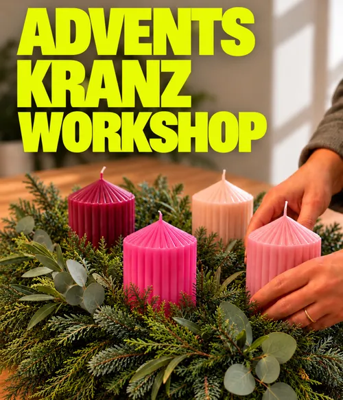 Hände ordnen Kerzen im Adventskranz.