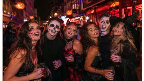 Halloween-Kneipentour mit VIP-Club-Eintritt in Berlin