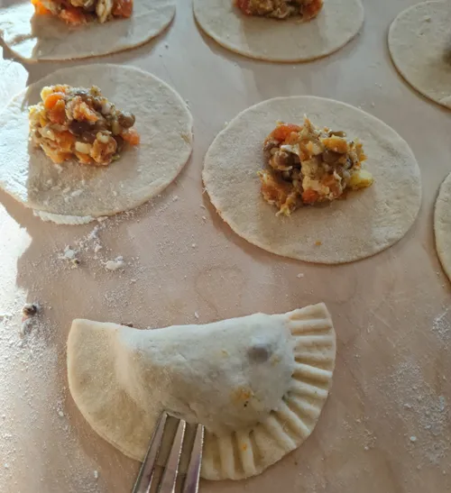 Polnische Pierogi mit drei Füllungen bei Frankfurt lernen