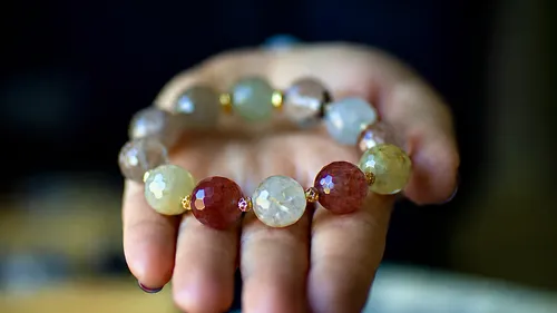 Schmuck aus Natursteinen gestalten in Berlin