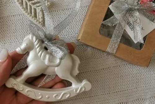Cozy Christmas Art: Weihnachtliche Gipsfiguren in Leipzig