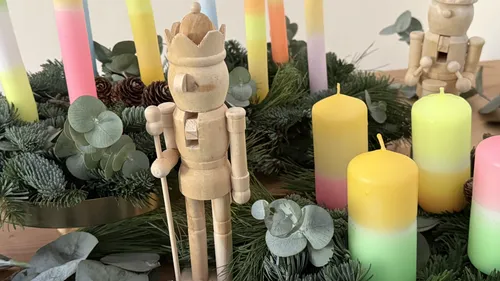 Eltern-Kind-Kurs: Adventskranzbinden mit  Dip-Dye-Kerzen