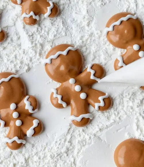 Zefir gingerbread men decorate and paint in Eisenstadt