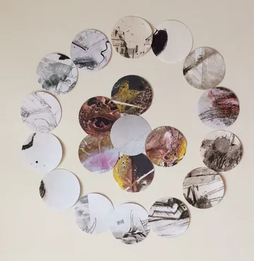 Kreisförmige Collage aus verschiedenen, künstlerisch gestalteten Kreisen.