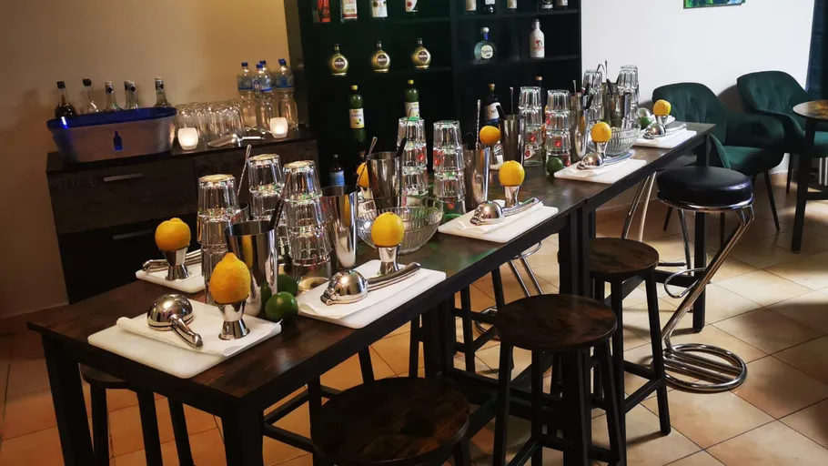 Bar with mixers, citrus and alcoholic beverages.