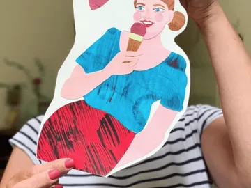 Papierfigur zeigt Frau mit Eis in der Hand, lächelt.
