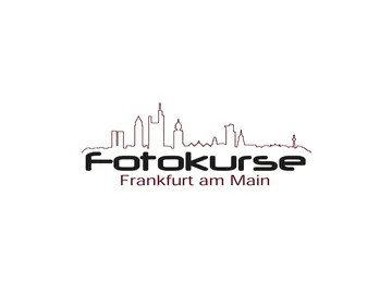 Silhouette von Frankfurt am Main mit „Fotokurse“-Text.