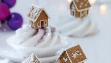 Gingerbread houses are decorative for cream and Christmas.
