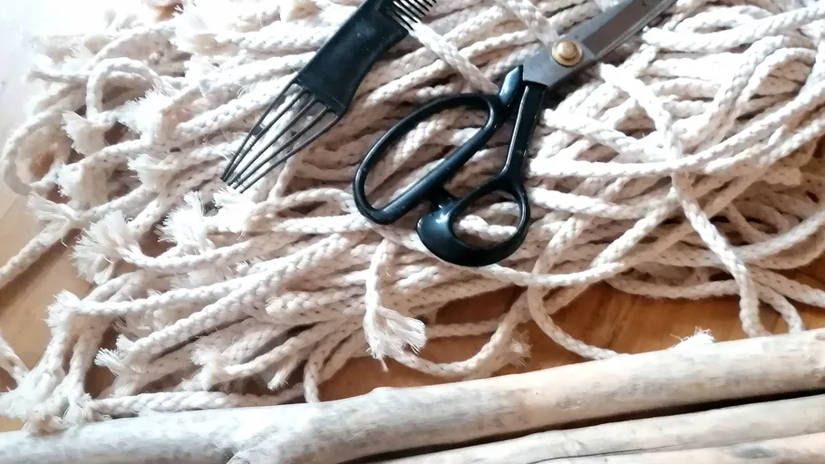 Macrame Cologne