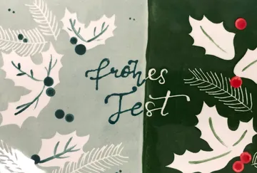 Teller mit grüner und grauer Weihnachtsdekoration und Schriftzug.