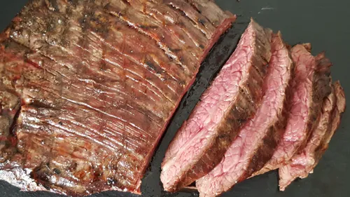 Grilled meat is placed separately on a bulletin board.