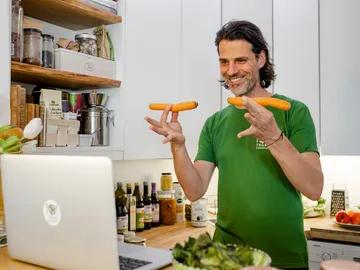 How do I revive the carrots?