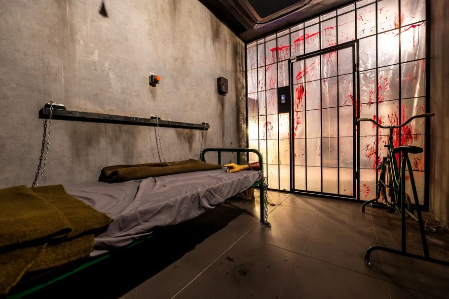 Scavenger Escape Room in Wien Folterkammer konfetti