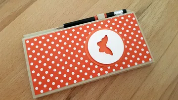 mini block with magnetic closure and pen