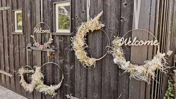Wandkranz mit Trockenblumen