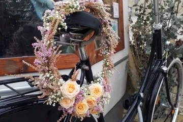 Kranz mit Frischblumen