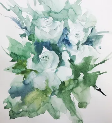 Weiße Rosen in sanften Grüntönen auf Papier.