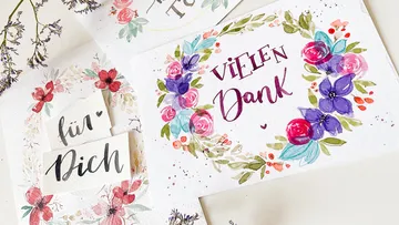 Festliche Karten mit Blumenmustern und Dankesbotschaften.
