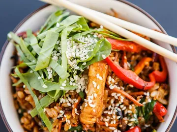 Asiatische Bowl mit Tofu