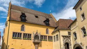 Regensburg City Rally - with interactive websites with app character for smartphones or tablets