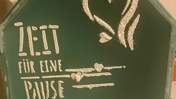 Schild mit der Aufschrift „Zeit für eine Pause“.