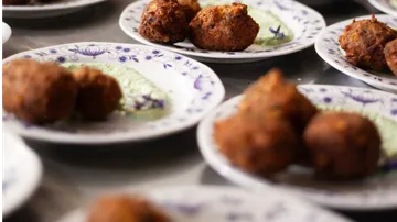 Fried balls lie on decorative plates.