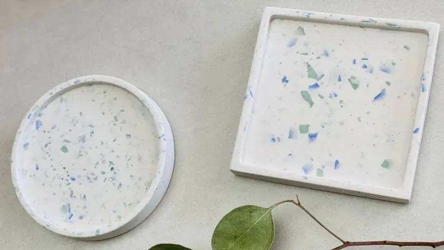 Round and square dishes made of greasy material lie side by side.