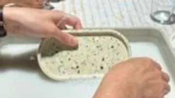 Schale wird geschliffen
