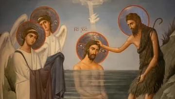 Engel, die Jesus im Wasser taufen, religiöse Szenerie.