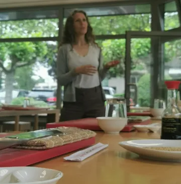 Woman talking in a restaurant, tables with food.