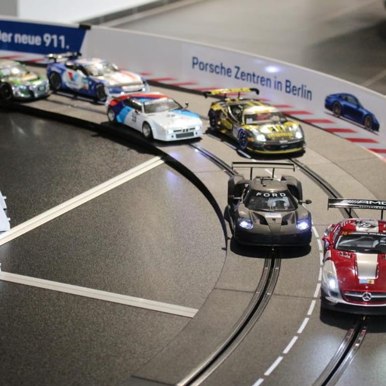 Carrera Autorennbahn Event für Erwachsene in Berlin