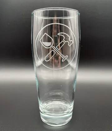Graviertes Bierglas