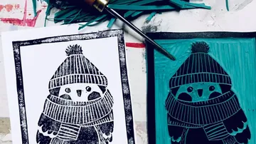 A print template shows a bird motif in a knitted hat.