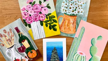 Fünf Bilder mit Blumen, Flasche, Kaktus und Weihnachtsbaum.