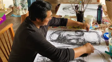 drawing with both hands: a completely new experience