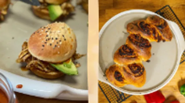 Burger mit Fleisch und Avocado neben einem Zimtschnecken- ähnlichen Gebäck.