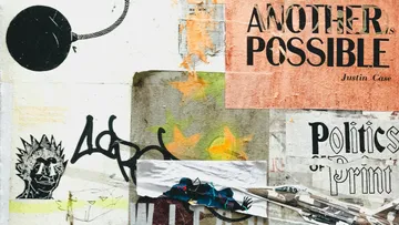Wand mit verschiedenen Postern und Graffiti in urbanem Umfeld.