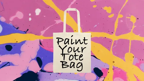 Stofftasche beschreibt, fördert kreatives Gestalten auf buntem Hintergrund.